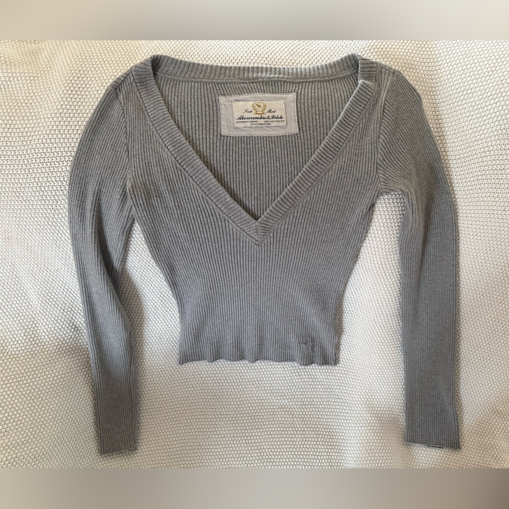 Mid 2000s Abercrombie & Fitch sweater